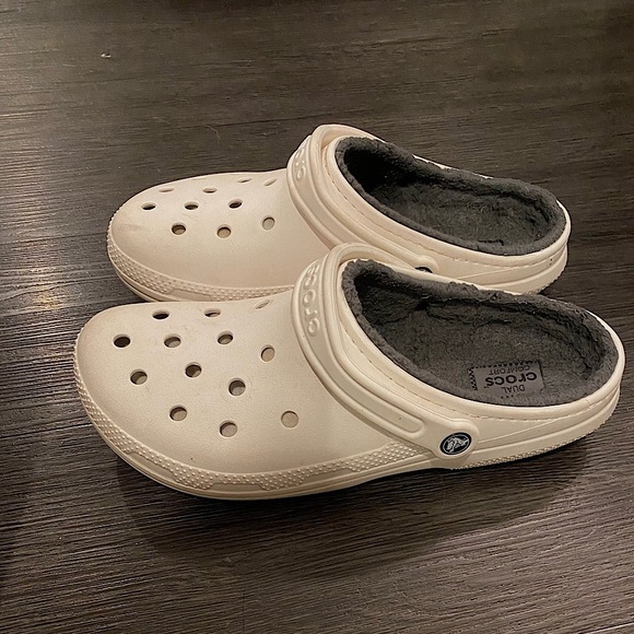 White fur crocs - Picture 2 of 4